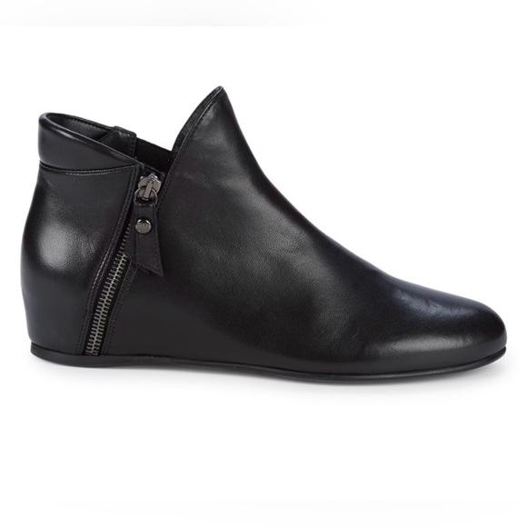 Stuart Weitzman Shoes - STUART WEITZMAN
Lowkey Leather Hidden Wedge Heel Boots size 8 black